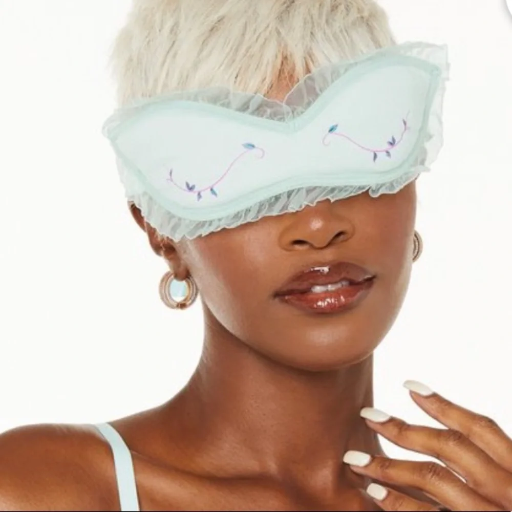 Cat Nap Eye Mask Savage X Fenty seashell blue